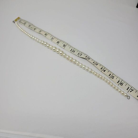 Princess Choker Necklace 17.5" Graduated Faux Pearl Classic Layering Piece - Picture 4 of 9